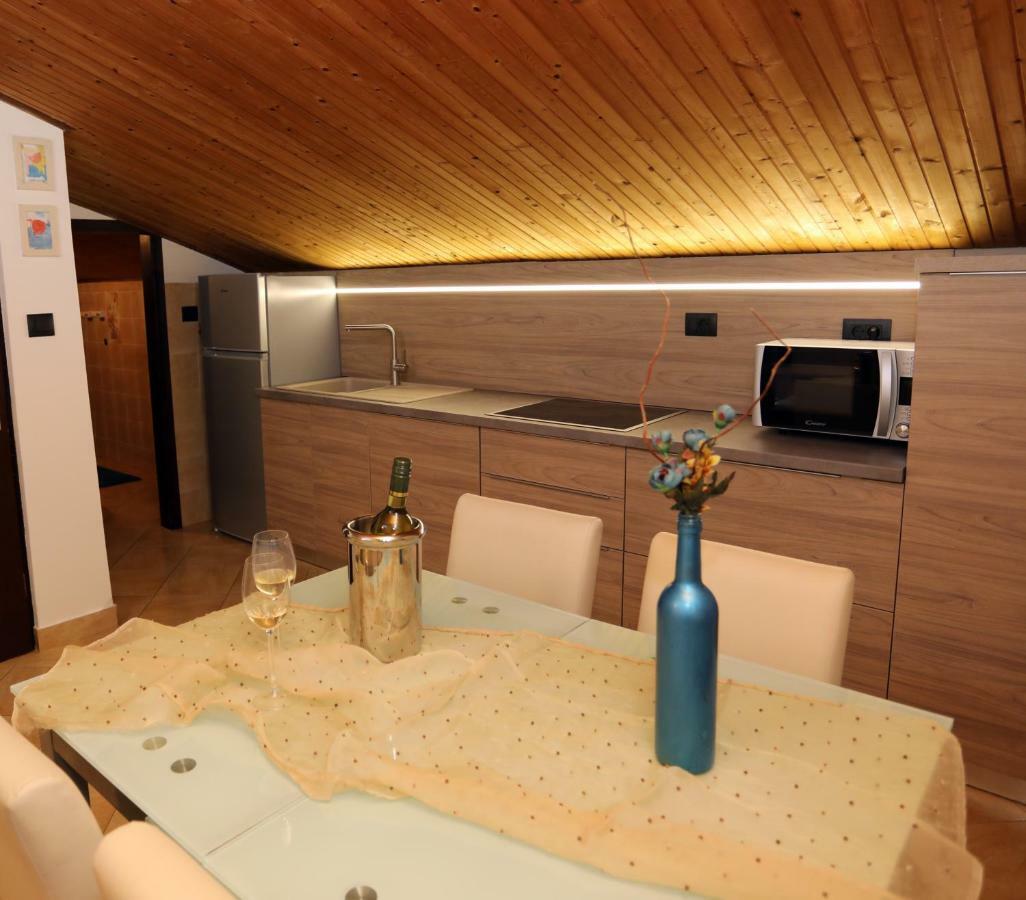 Apartment Leona พูลา ภายนอก รูปภาพ